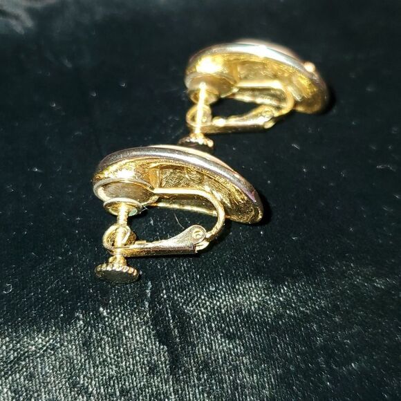 Vintage 1980's Napier Goldtone &‎ Ivory Enamel Rectangular Clip-On Earrings - Picture 3 of 6